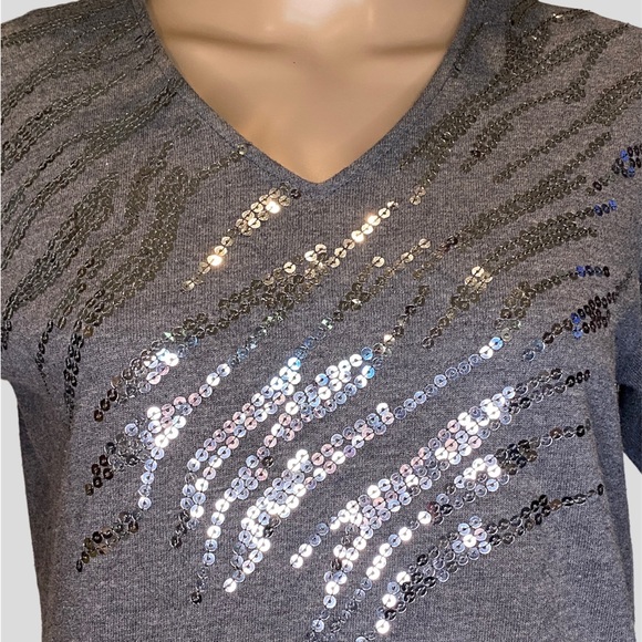 Quacker Factory Gray Sequins Embellishments Top Shirt Size Small? EUC - Picture 2 of 5